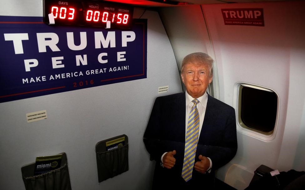 ترامپ مقوایی و شمارش معکوس برای برگزاری انتخابات آمریکا (تصویر) ترامپ مقوایی و شمارش معکوس برای برگزاری انتخابات آمریکا (تصویر)