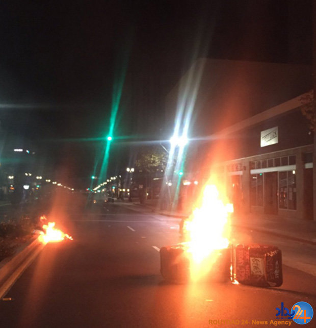 طرفداران کلینتون پرچم آمریکا را آتش زدند