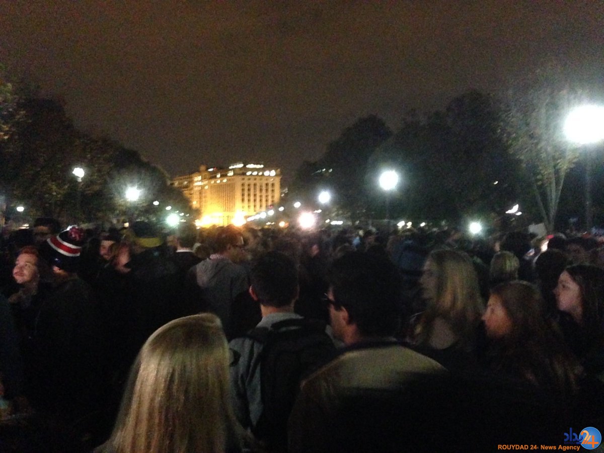 طرفداران کلینتون پرچم آمریکا را آتش زدند