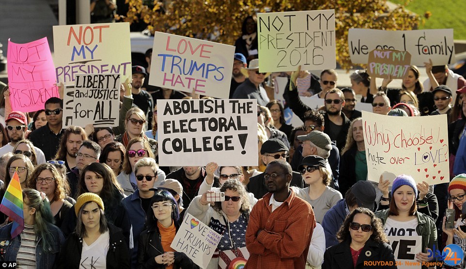 گسترش اعتراضات ضدترامپ در سرتاسر آمریکا (تصاویر) گسترش اعتراضات ضدترامپ در سرتاسر آمریکا (تصاویر)