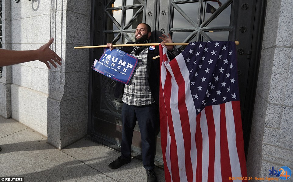 گسترش اعتراضات ضدترامپ در سرتاسر آمریکا (تصاویر) گسترش اعتراضات ضدترامپ در سرتاسر آمریکا (تصاویر)