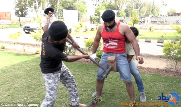 11 اقدام عجیب مرد هندی برای دیدهشدن در گینس 11 اقدام عجیب مرد هندی برای دیدهشدن در گینس