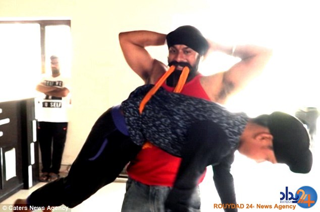 11 اقدام عجیب مرد هندی برای دیدهشدن در گینس 11 اقدام عجیب مرد هندی برای دیدهشدن در گینس