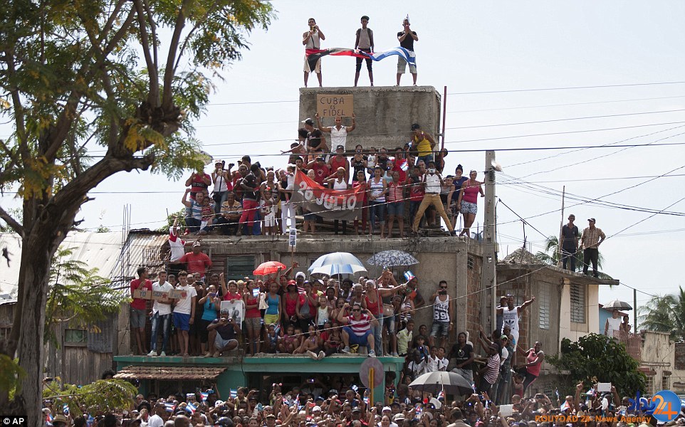 فیدل به خانه رسید (تصاویر)