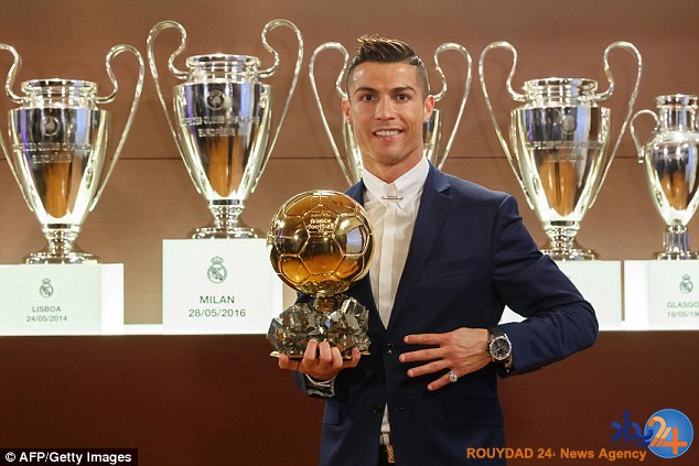 توپ طلای ۲۰۱۶ به رونالدو رسید (فیلم و تصاویر) توپ طلای ۲۰۱۶ به رونالدو رسید (فیلم و تصاویر)