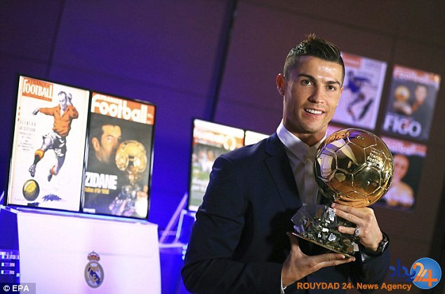 توپ طلای ۲۰۱۶ به رونالدو رسید (فیلم و تصاویر) توپ طلای ۲۰۱۶ به رونالدو رسید (فیلم و تصاویر)