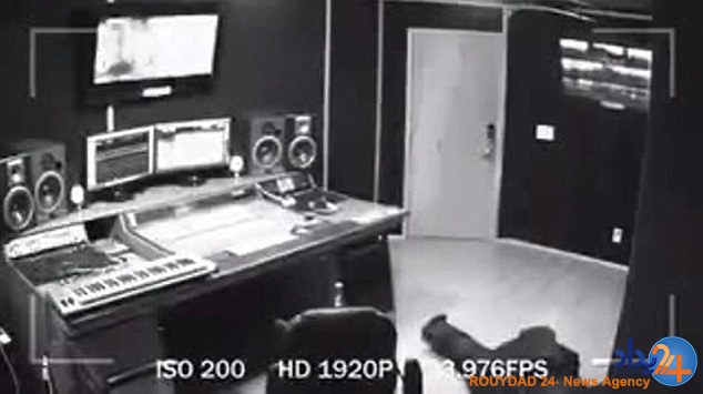 ترکیدن تلفن همراه در صورت خواننده آمریکایی (فیلم و تصاویر)