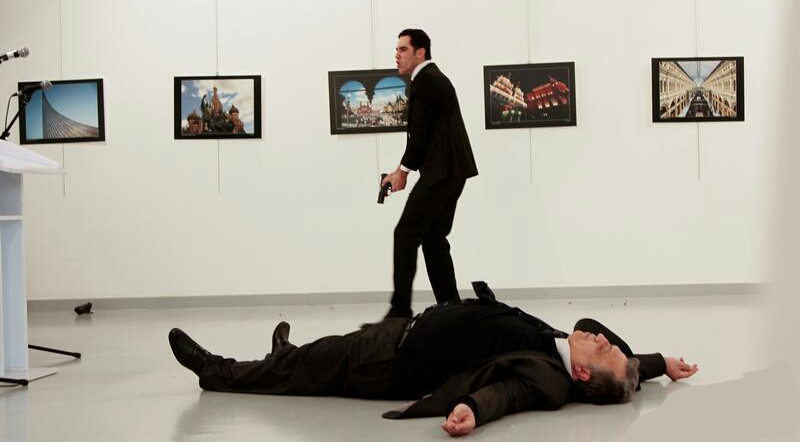 سفیر روسیه در آنکارا کشته شد (تصاویر + فیلم ۱۶+)