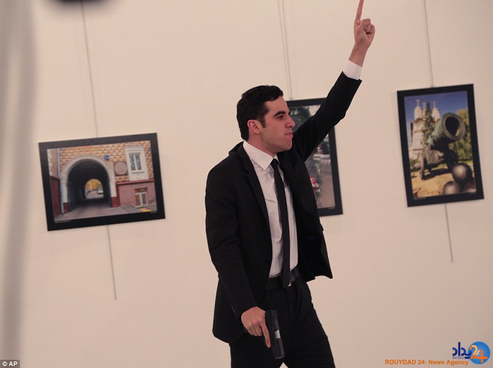 لحظه ترور سفیر روسیه در ترکیه و سوگ مردم (تصاویر)