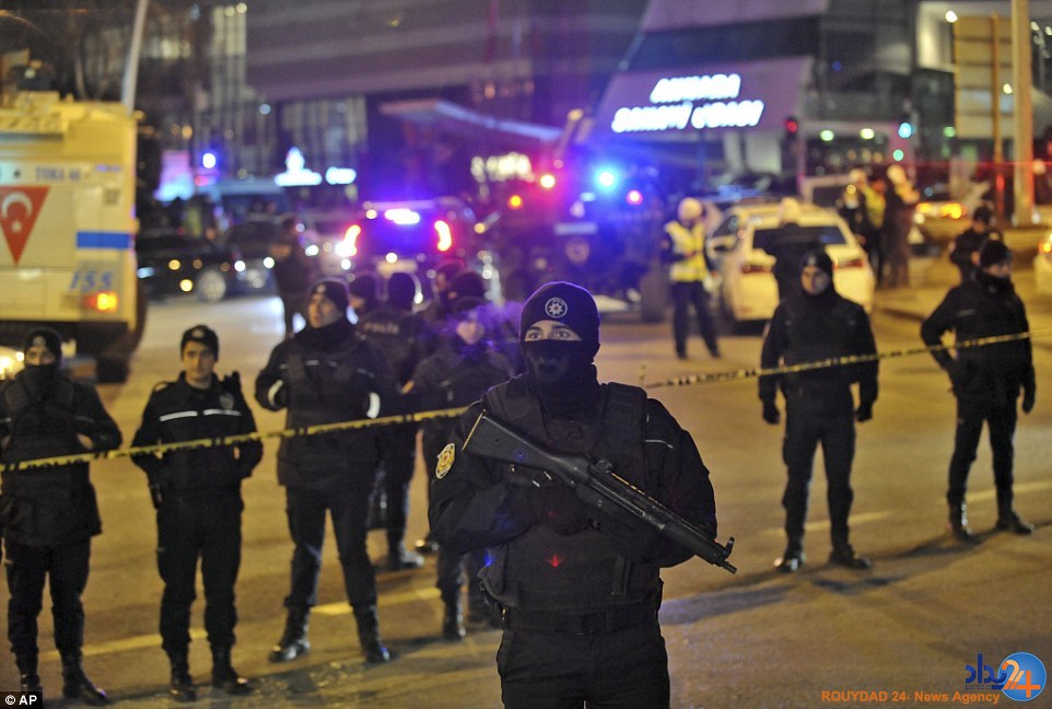 لحظه ترور سفیر روسیه در ترکیه و سوگ مردم (تصاویر)