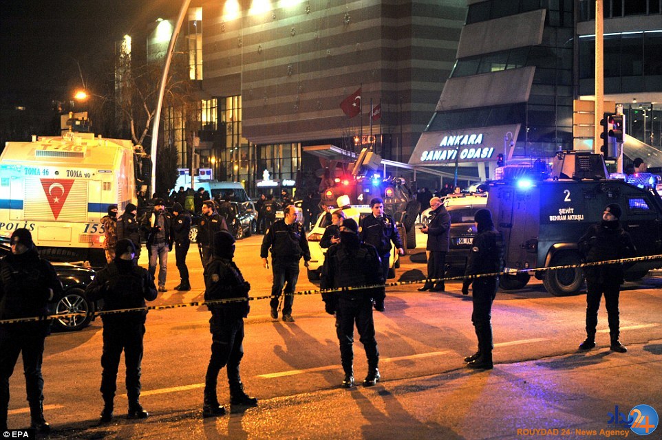 لحظه ترور سفیر روسیه در ترکیه و سوگ مردم (تصاویر)