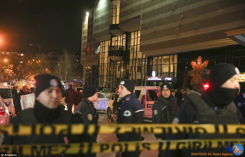 لحظه ترور سفیر روسیه در ترکیه و سوگ مردم (تصاویر)