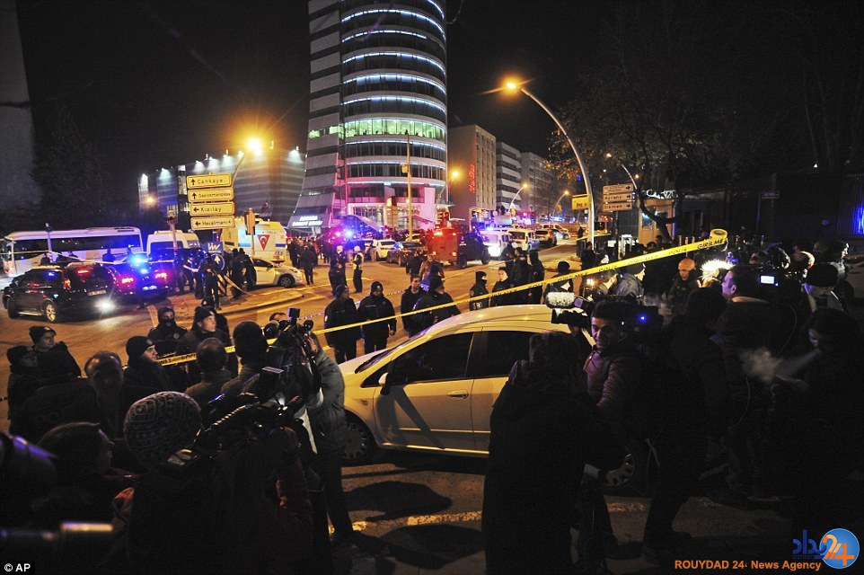 لحظه ترور سفیر روسیه در ترکیه و سوگ مردم (تصاویر)