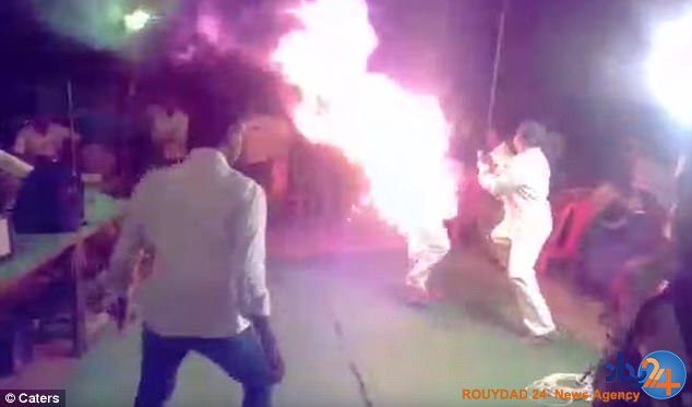 شوهر هندی به دلیل خوانندگی زنش خود را به آتش کشید (تصاویر 18+)