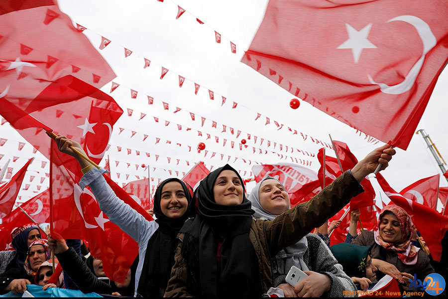 از تراشیدن سر و سبیل برای اعتراض تا هواپیماهایی که گرفتار سیلاب شدند