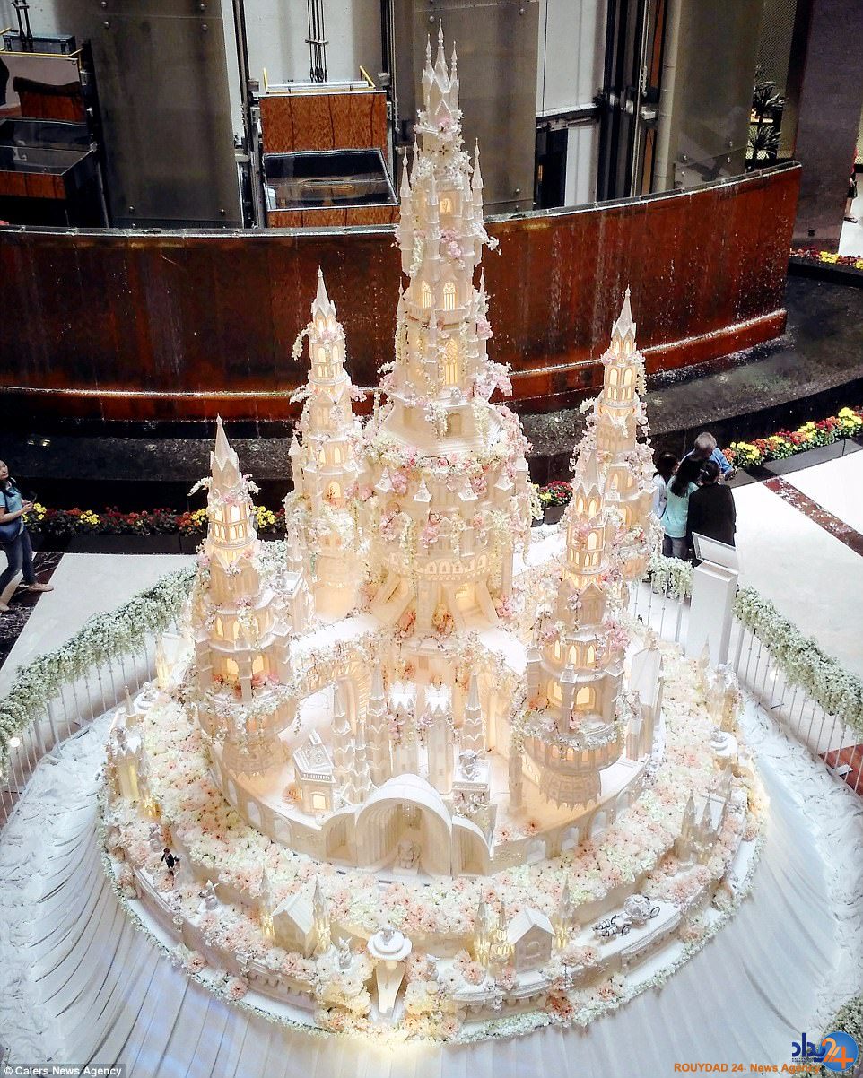 Завидные торты. Ренат Агзамов торты Дубай. Замок Цвингер торт. Ренат Агзамов Свадебные торты. Шикарный свадебный торт.