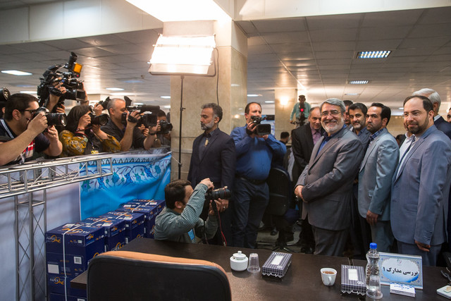 ثبتنام ۷۲ داوطلب تاکنون/حضور اشخاص سرشناس/ حاشیهها،عکس ثبتنام ۷۲ داوطلب تاکنون/حضور اشخاص سرشناس/ حاشیهها،عکس