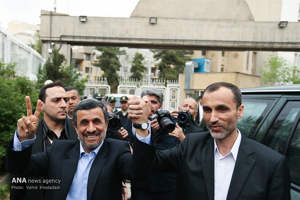 ثبت نام احمدی نژاد در انتخابات (تصاویر) ثبت نام احمدی نژاد در انتخابات (تصاویر)