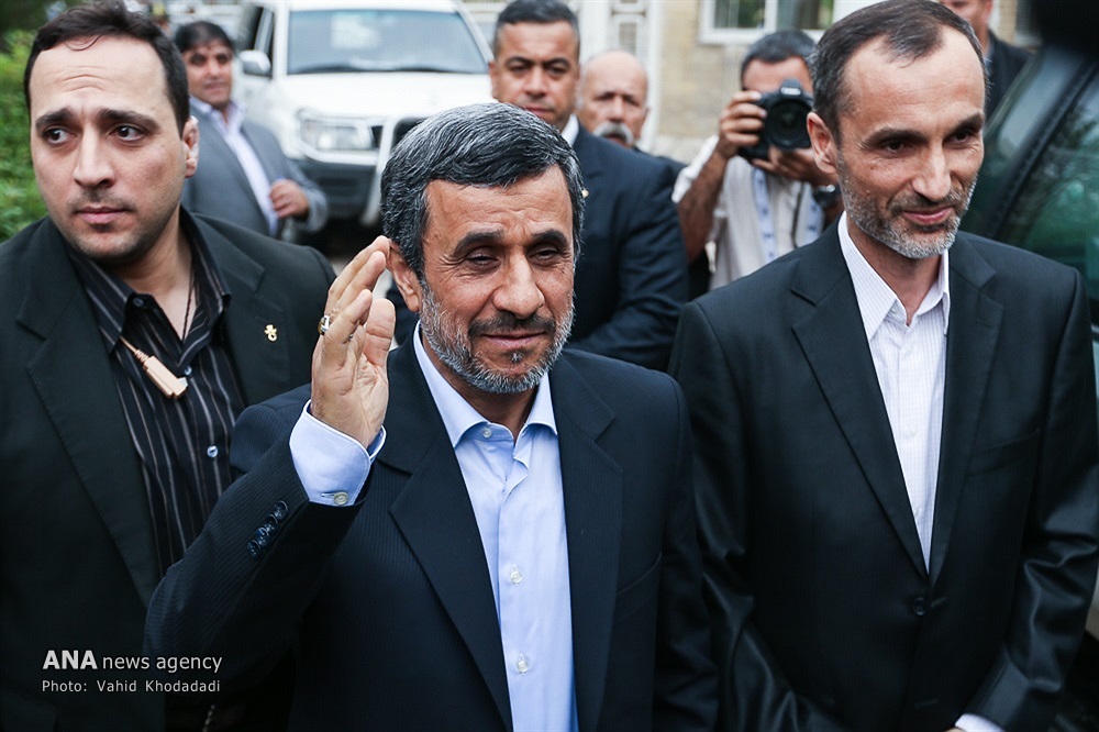 ثبت نام احمدی نژاد در انتخابات (تصاویر) ثبت نام احمدی نژاد در انتخابات (تصاویر)