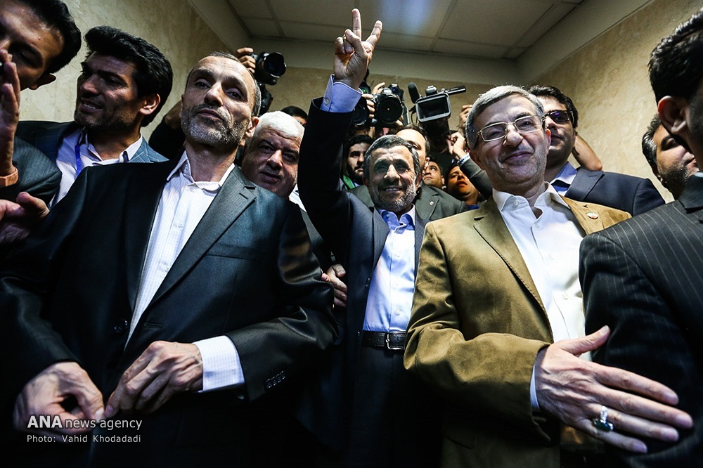 ثبت نام احمدی نژاد در انتخابات (تصاویر) ثبت نام احمدی نژاد در انتخابات (تصاویر)