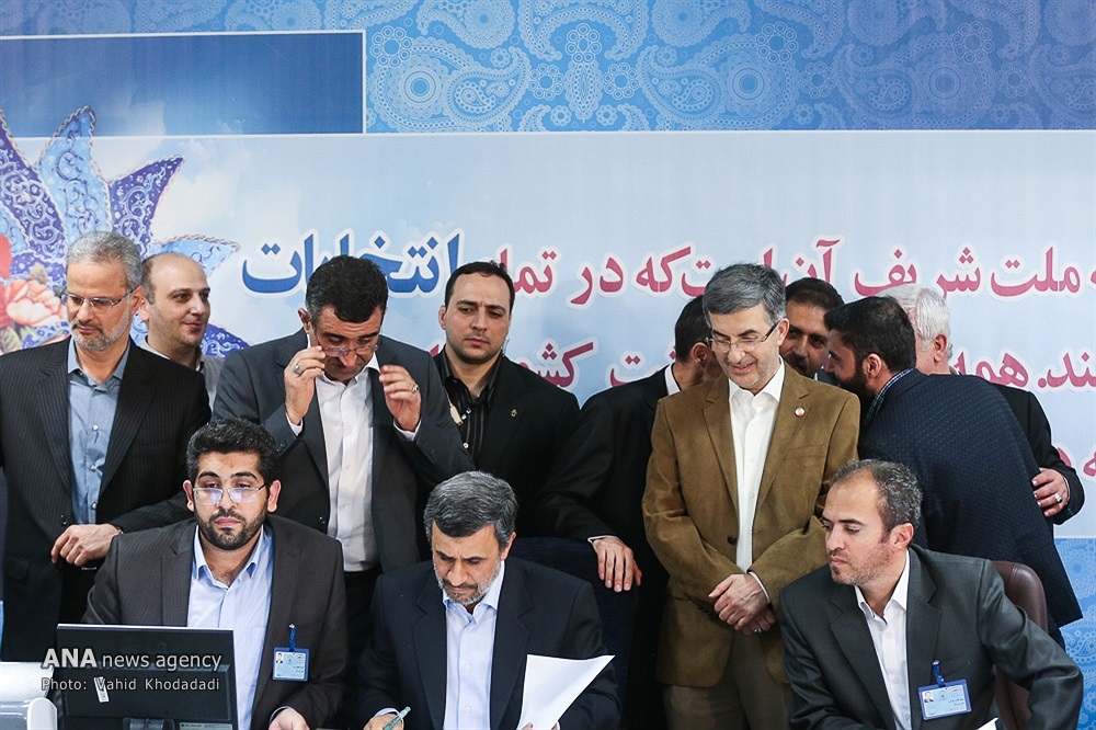 ثبت نام احمدی نژاد در انتخابات (تصاویر) ثبت نام احمدی نژاد در انتخابات (تصاویر)