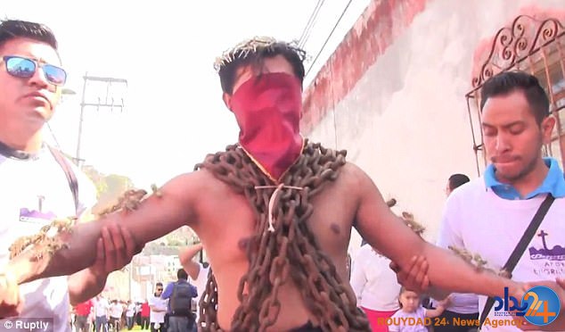 روش عجیب مسیحیان مکزیک برای بزرگداشت مسیح (ع) (فیلم و تصاویر)