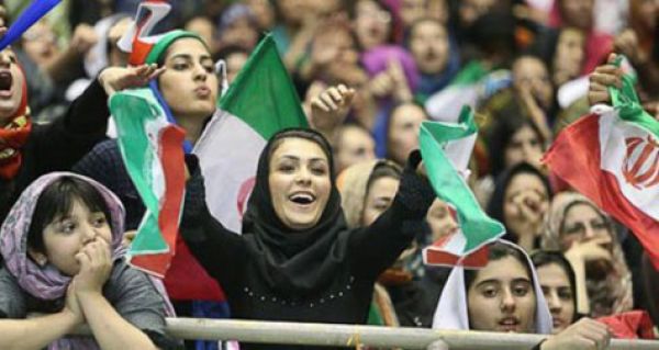 امکان ارائه بلیت به زنان برای شهرآورد فراهم نشد/ حضور نیافتن زنان در ورزشگاه‌ها به چماقی بر سر جمهوری اسلامی در جوامع بین‌المللی تبدیل‌شده است