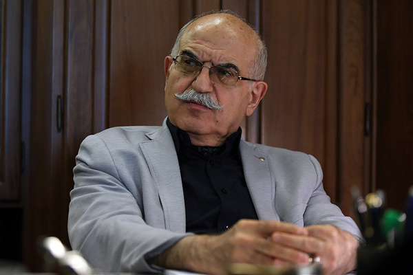 برخورد مامور پلیس با دختر معترض به حجاب اسلامی قانونی بود؟ برخورد مامور پلیس با دختر معترض به حجاب اسلامی قانونی بود؟