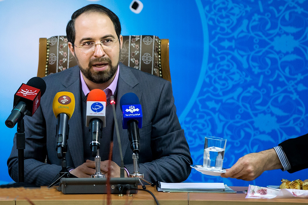 واکنش «وزرات کشور» به برخورد پلیس با دختر معترض به حجاب واکنش «وزرات کشور» به برخورد پلیس با دختر معترض به حجاب