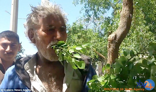 مرد پاکستانی معتاد به خوردن درخت (تصاویر)
