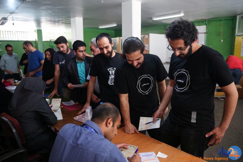 گزارش رویترز از حضور مردم ایران پای صندوق رأی