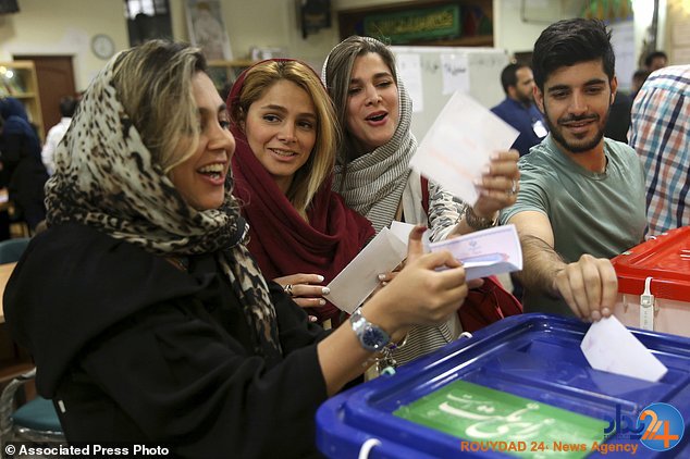 گزارش دیلی میل از حضور مردم ایران در انتخابات (تصاویر) گزارش دیلی میل از حضور مردم ایران در انتخابات (تصاویر)