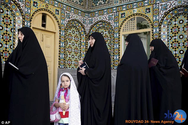 گزارش دیلی میل از حضور مردم ایران در انتخابات (تصاویر) گزارش دیلی میل از حضور مردم ایران در انتخابات (تصاویر)