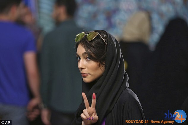 گزارش دیلی میل از حضور مردم ایران در انتخابات (تصاویر) گزارش دیلی میل از حضور مردم ایران در انتخابات (تصاویر)