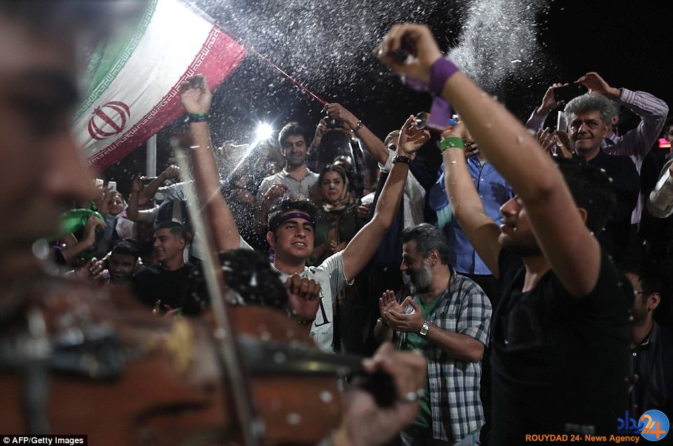 جشن پیروزی روحانی (تصاویر)