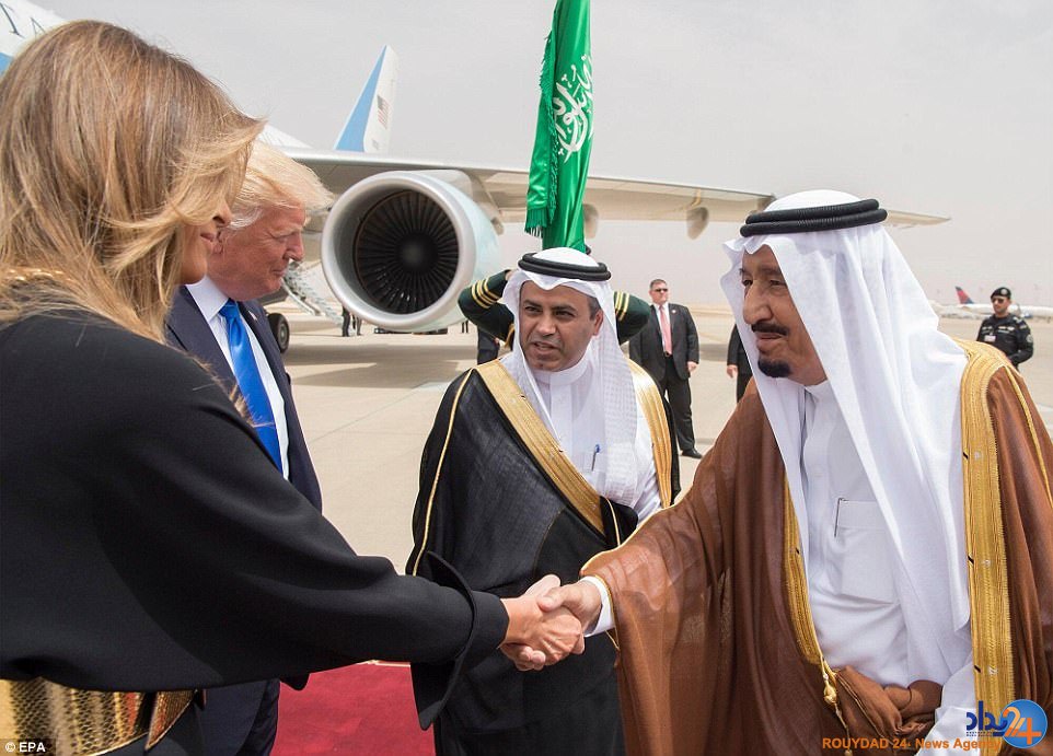 رقص شمشیر ترامپ و پادشاه عربستان (فیلم و تصاویر)