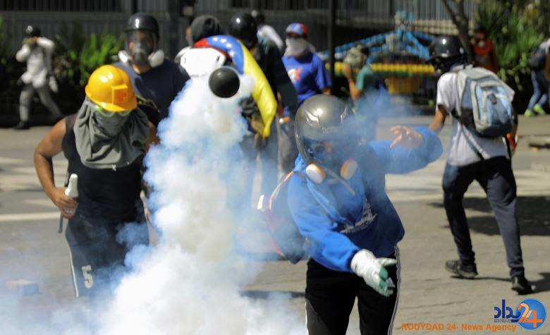 از رژه گارد ولینگتون تا آتش گرفتن نیروهای ضدشورش از رژه گارد ولینگتون تا آتش گرفتن نیروهای ضدشورش