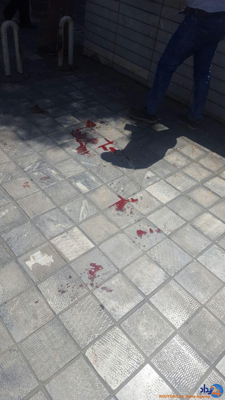 تیراندازی در راهروهای مجلس و حرم امام/عاملان 4 نفر بودند، 8 نفر زخمی شده اند/عامل انتحاری خود را در حرم امام منفجر کرد/ ماموران در حال خنثیسازی بمب در حرم/ درگیری ها ادامه دارد (تصاویر) تیراندازی در راهروهای مجلس و حرم امام/عاملان 4 نفر بودند، 8 نفر زخمی شده اند/عامل انتحاری خود را در حرم امام منفجر کرد/ ماموران در حال خنثیسازی بمب در حرم/ درگیری ها ادامه دارد (تصاویر)