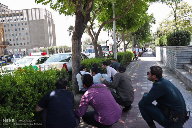 حمله مسلحانه به مجلس (تصاویر)