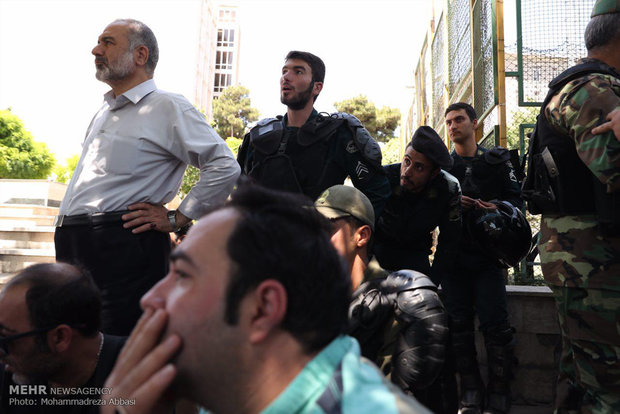 حمله مسلحانه به مجلس (تصاویر)