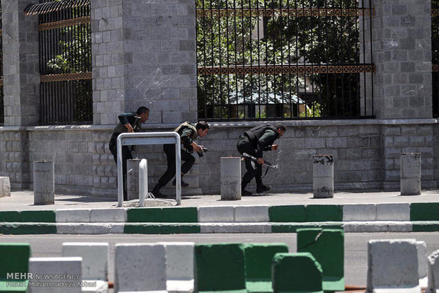 حمله مسلحانه به مجلس (تصاویر)