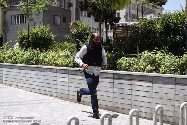 حمله مسلحانه به مجلس (تصاویر)