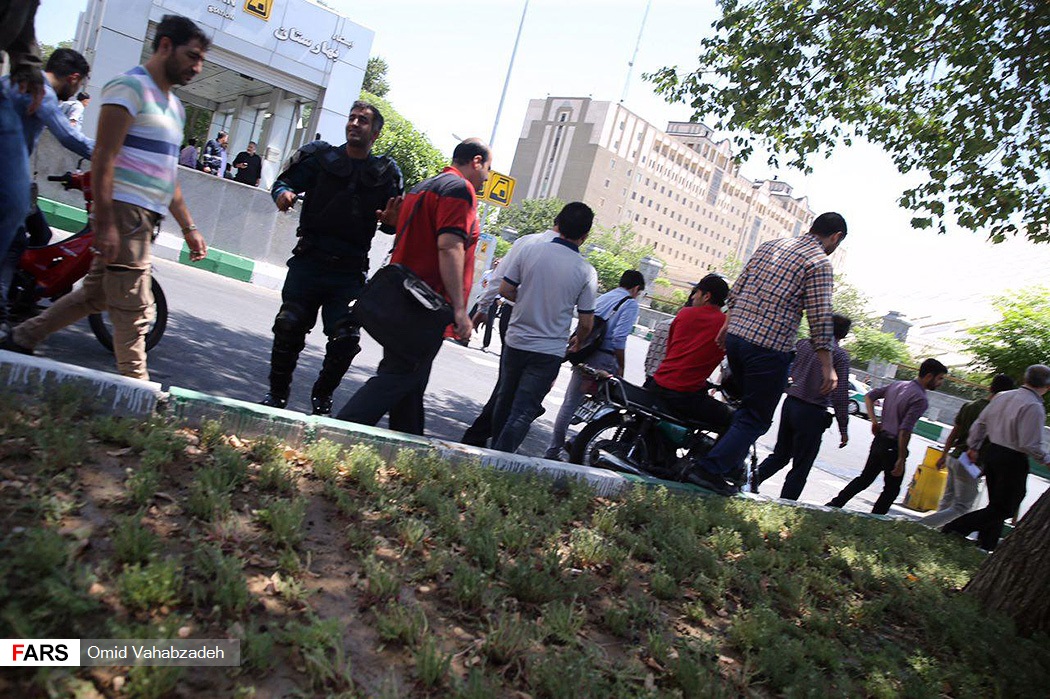 حمله مسلحانه به مجلس (تصاویر)