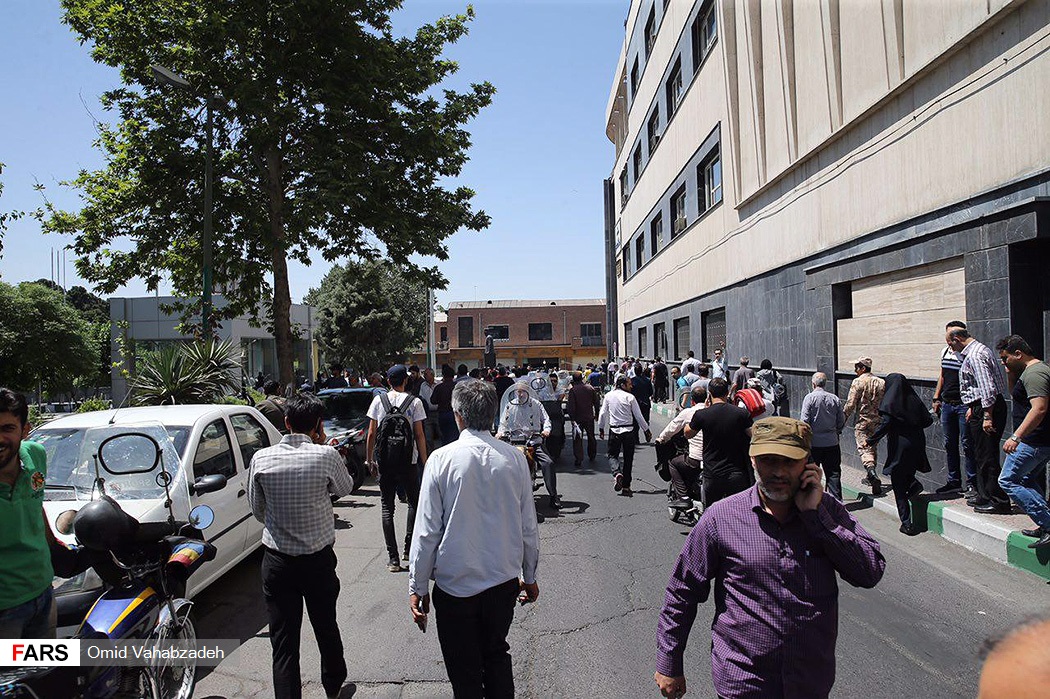 حمله مسلحانه به مجلس (تصاویر)