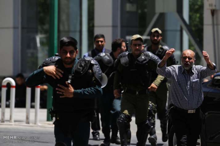 حمله مسلحانه به مجلس (تصاویر)