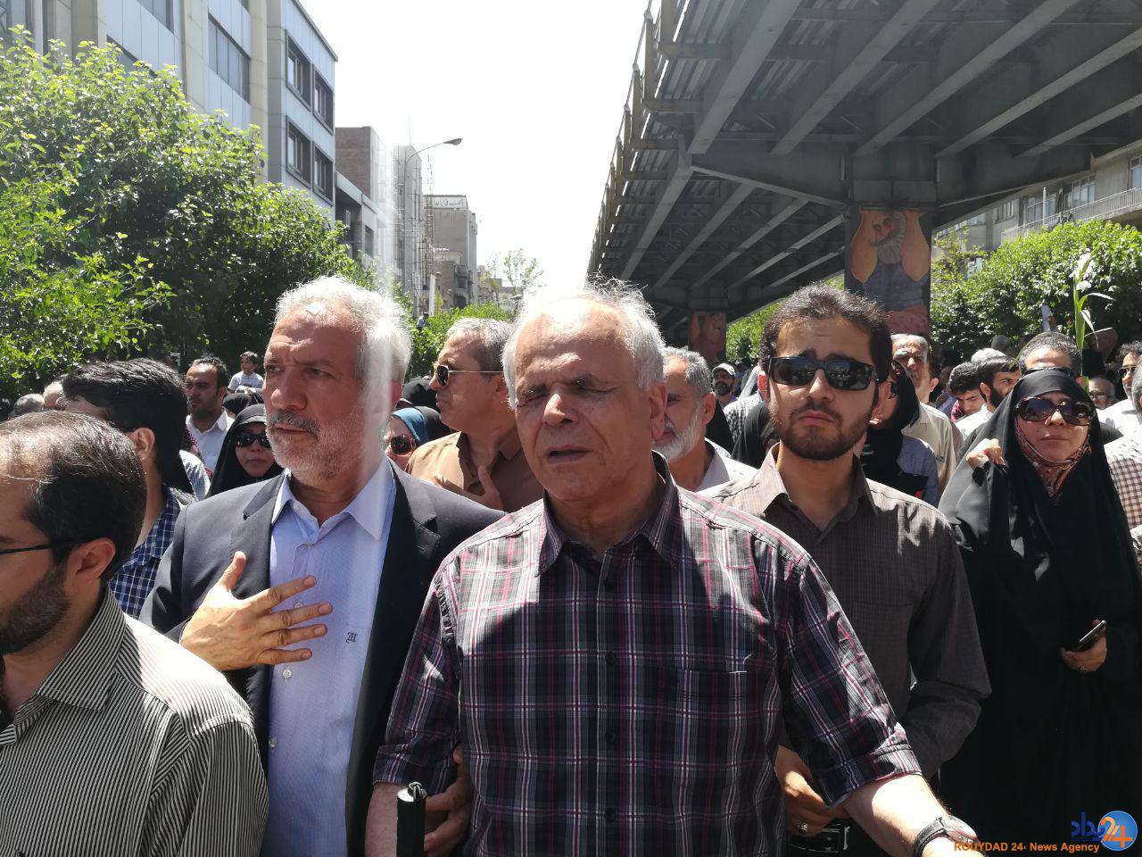 حضور لطف‌الله میثمی در مراسم تشییع شهدای ترور (تصاویر)