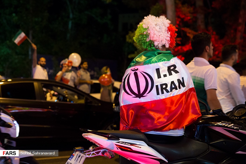 شادی مردم پس از صعود (تصاویر)