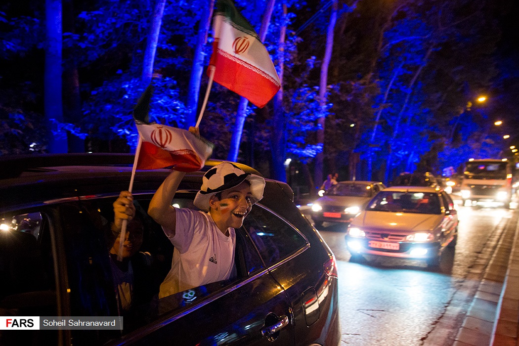 شادی مردم پس از صعود (تصاویر)