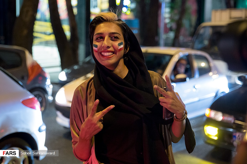 شادی مردم پس از صعود (تصاویر)