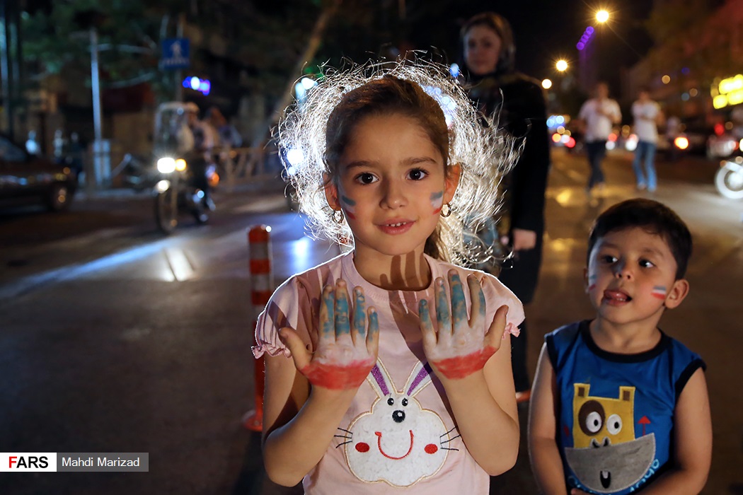 شادی مردم پس از صعود (تصاویر)